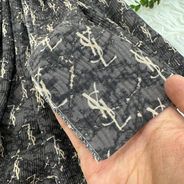 شال نخی برشکا مدل YSL کد 1338 قواره 190x75 سانتیمتر بدون آبرفت و چروک