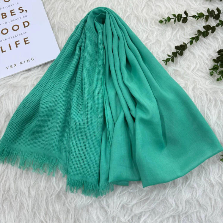 شال حاشیه توری نخی قواره بزرگ 180x65 سانتیمتر مناسب استفاده روزمره بدون پرز و دون دون شدن