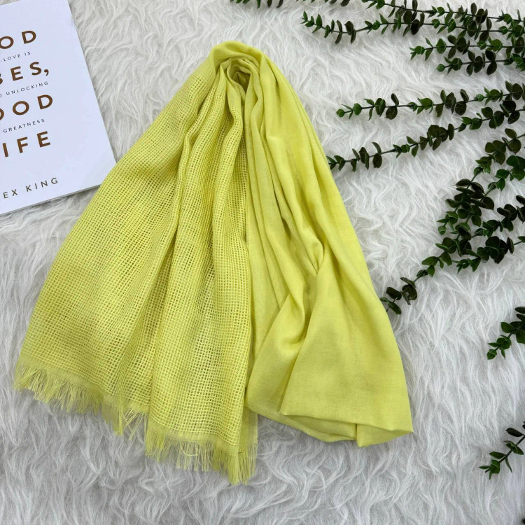 شال حاشیه توری نخی قواره بزرگ 180x65 سانتیمتر مناسب استفاده روزمره بدون پرز و دون دون شدن