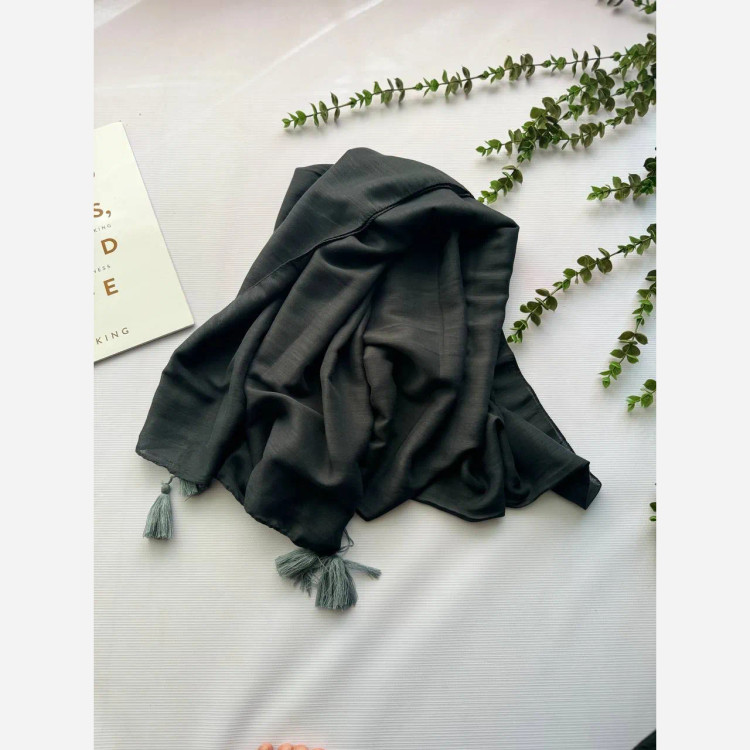 شال ساده نخی طرح اسلپ زنانه قواره بزرگ 200x80 سرمه ای عدم آبرفت و رنگ رفت