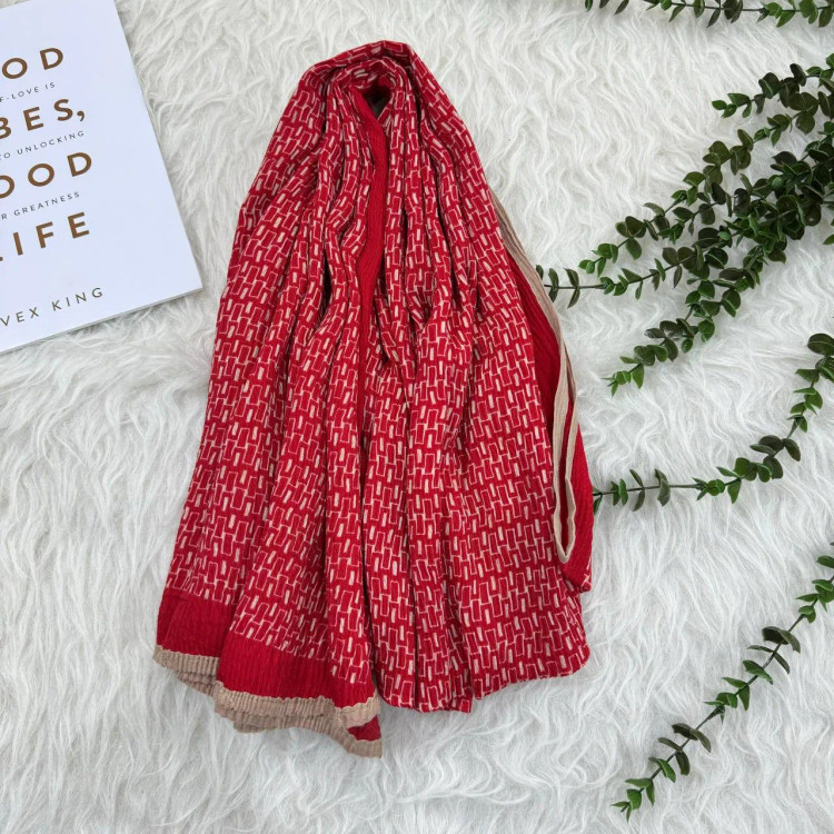 شال طرحدار نخی وارداتی قواره بزرگ 190x90 کرم رنگ بدون آبرفت و رنگ رفت