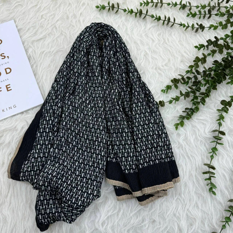 شال طرحدار نخی وارداتی قواره بزرگ 190x90 کرم رنگ بدون آبرفت و رنگ رفت