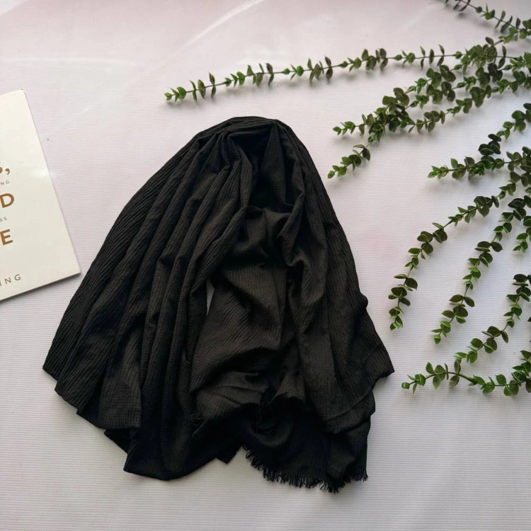 شال پفکی زنانه کد 785 مناسب استفاده روزمره، بدون آبرفت و چروک، قواره 193x65 سانت