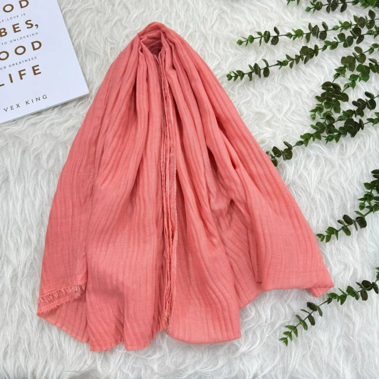 شال پلیسه نخی ساده زنانه قواره بزرگ 190x70 سانتیمتر بدون آبرفت و چروک