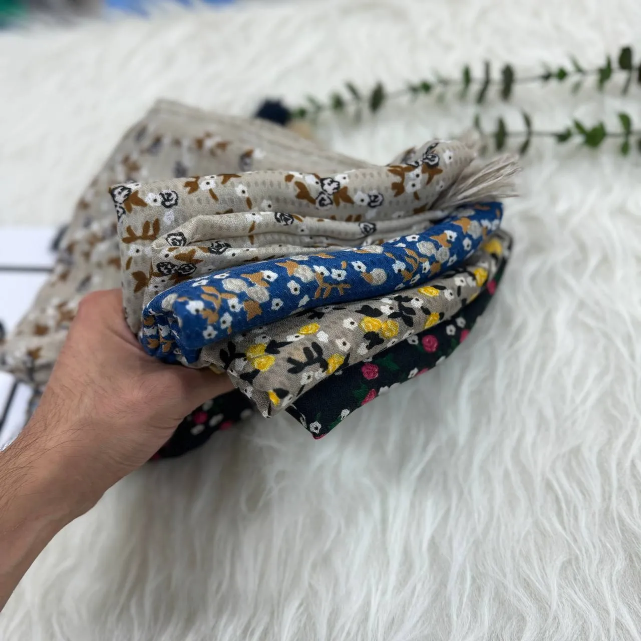 شال نخی گلریز طرحدار کد 862 قواره 180×65 سانت بدون آبرفت و چروک