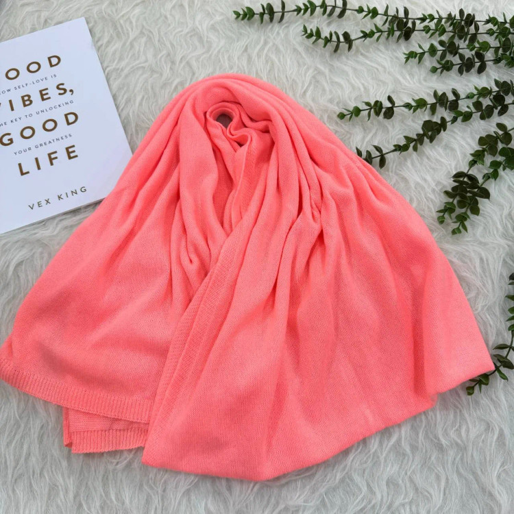 شال بافت ساده زنانه قواره بزرگ 200x65 سانتیمتر بدون آبرفت و رنگ رفت