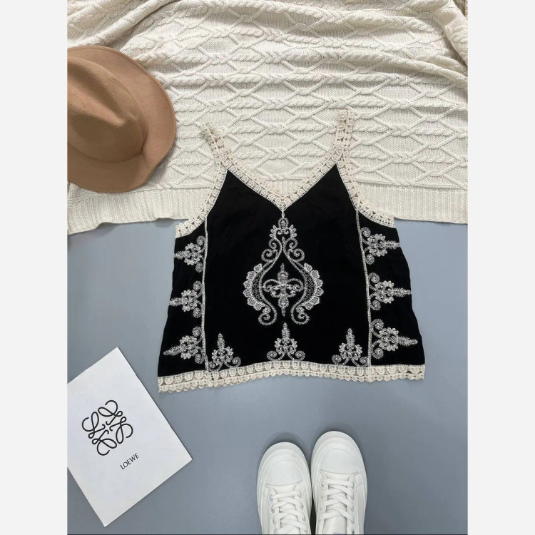 تاپ نخی گلدوزی وارداتی فری سایز زنانه تا سایز 44 شیک و راحت چهار فصل