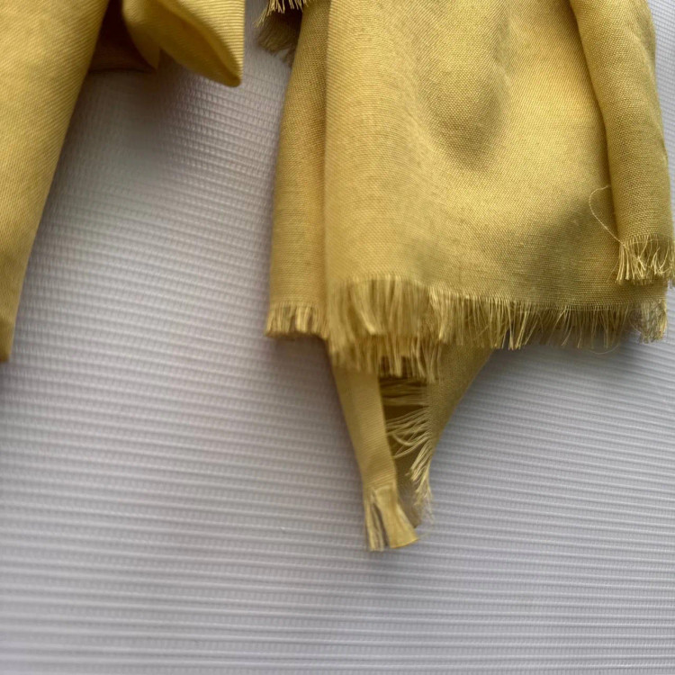 شال نخی ساده قواره بزرگ 200x80 سانتیمتر بدون آبرفت و چروک مناسب استفاده روزمره