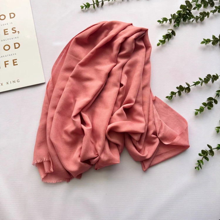 شال نخی ساده قواره بزرگ 200x80 سانتیمتر بدون آبرفت و چروک مناسب استفاده روزمره