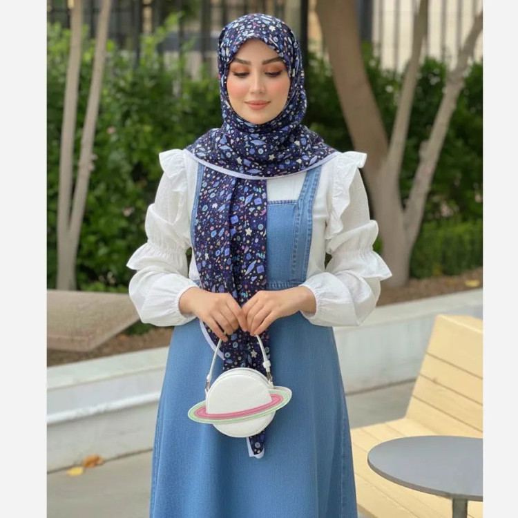 روسری نخ طرح ماهور سرمه ای اشکال هندسی ریز روزمره و مهمانی