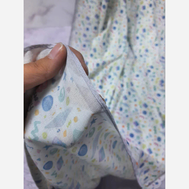 روسری نخ طرح ماهور سرمه ای اشکال هندسی ریز روزمره و مهمانی