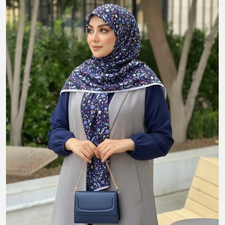 روسری نخ طرح ماهور سرمه ای اشکال هندسی ریز روزمره و مهمانی