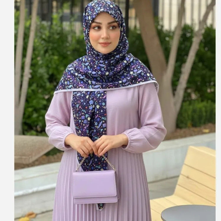 روسری نخ طرح ماهور سرمه ای اشکال هندسی ریز روزمره و مهمانی