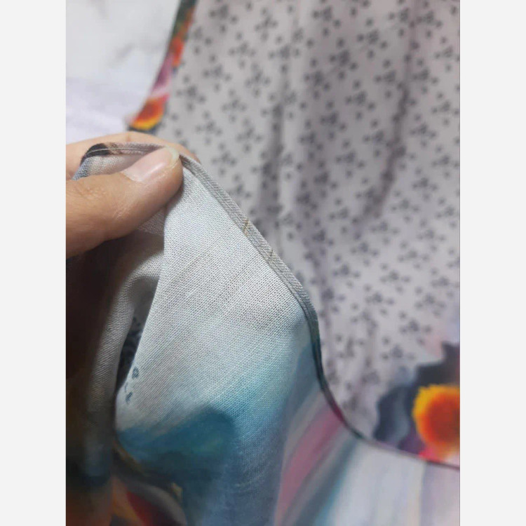 روسری نخی کاستوم طرح پارمیس قواره 110 زمینه طوسی چرخ دوز