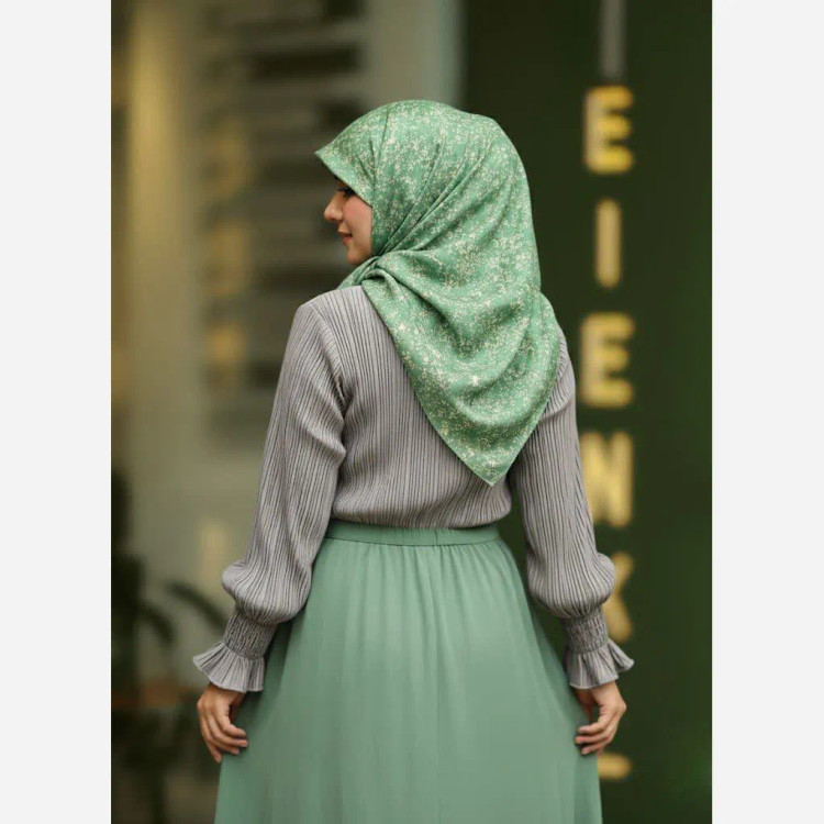 روسری نخی کاستوم طرح سوگند سبز سایز 140 چرخ دوز بدون پرزدهی