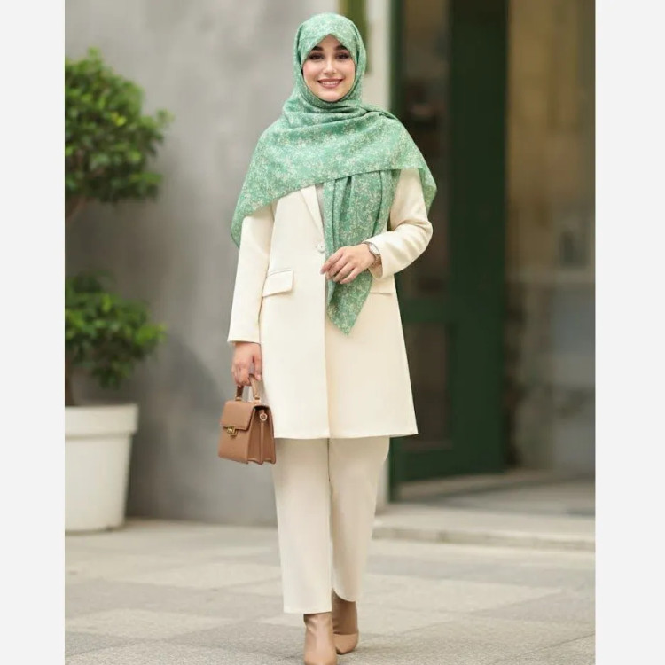 روسری نخی کاستوم طرح سوگند سبز سایز 140 چرخ دوز بدون پرزدهی