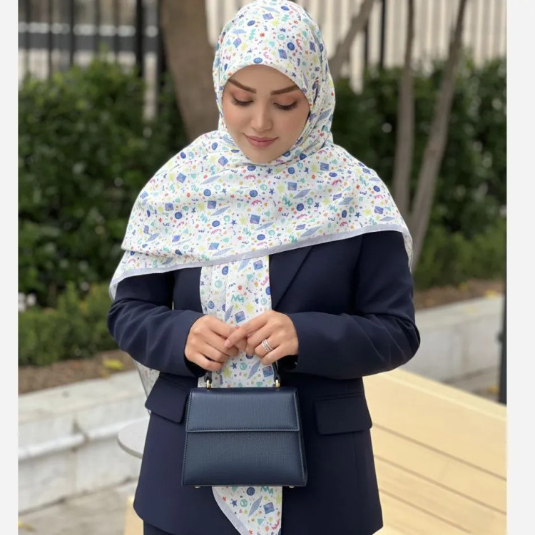 روسری نخ طرح ماهور سرمه ای اشکال هندسی ریز روزمره و مهمانی