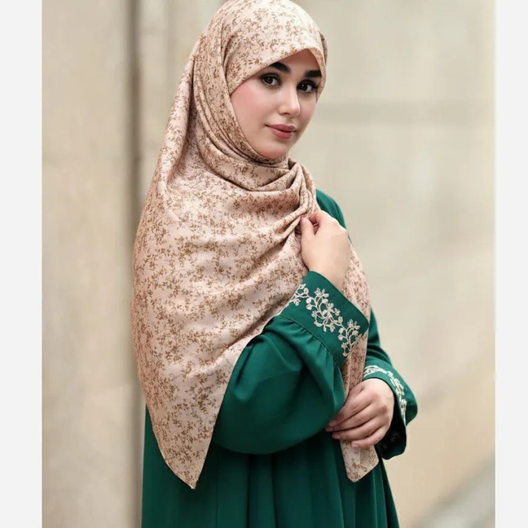 روسری نخی کاستوم طرح سوگند سبز سایز 140 چرخ دوز بدون پرزدهی