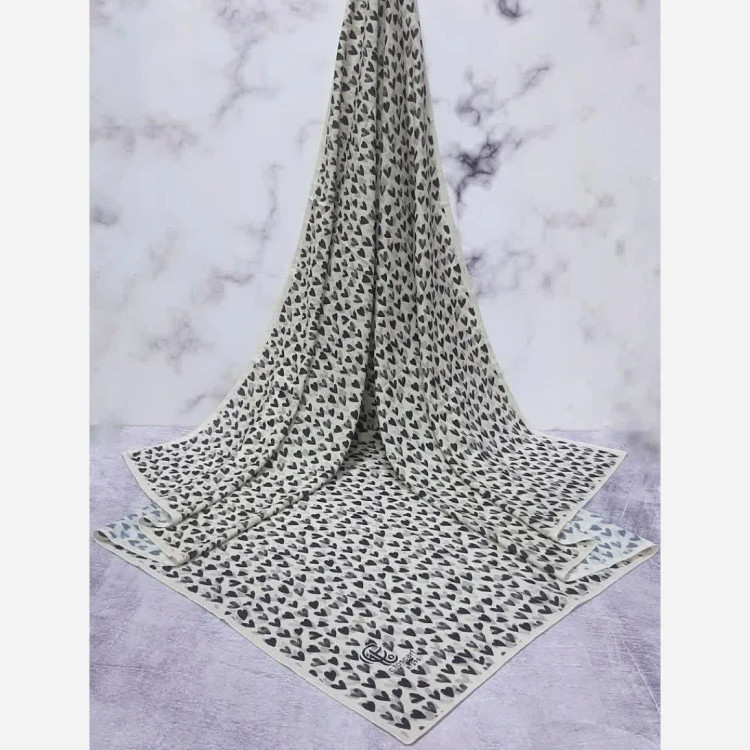 روسری نخی طرح مهری قلب ریز و درشت شیری