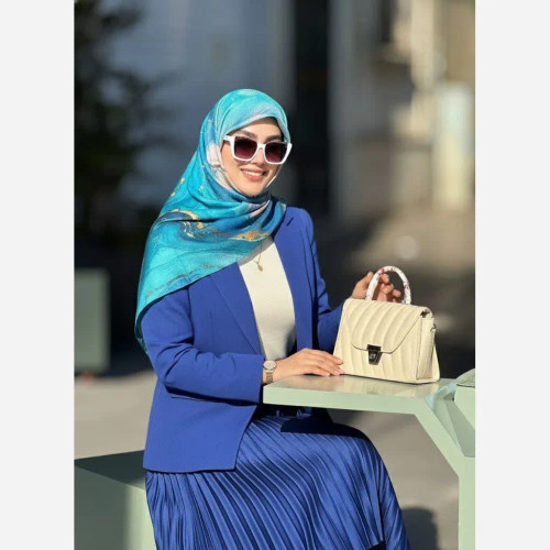 روسری نخ کاستوم طرح اطلس قواره بزرگ دور دوخت مزونی ابعاد 140 در 140