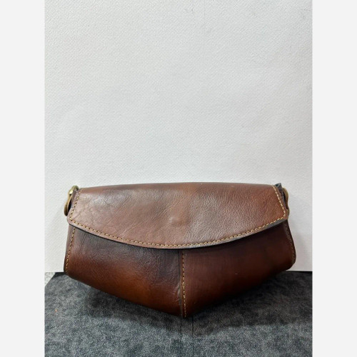 کیف دوشی و کمری چرم طبیعی گاوی دست دوز ابعاد 25 در 13 سانتیمتر