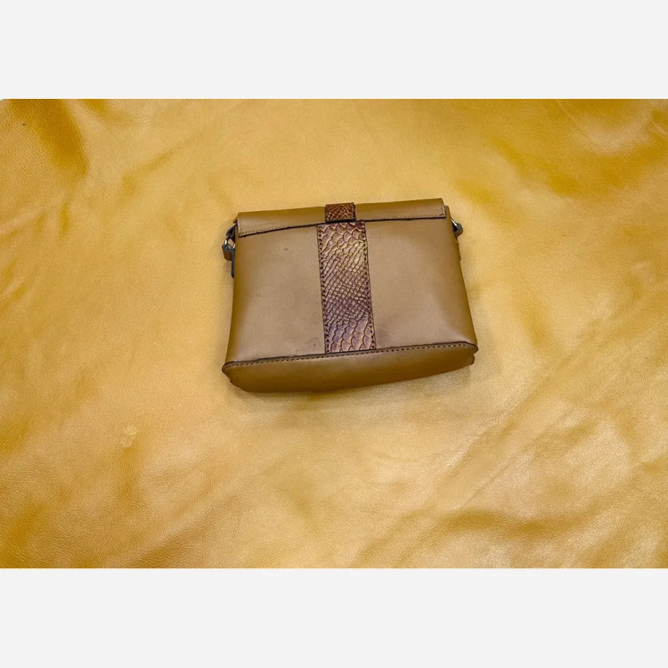 کیف دوشی چرم گاوی اصل زنانه مدل k46 مشکی و عسلی