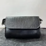 کیف دوشی زنانه مدل الی تمام چرم گاوی طبیعی دست دوز ابعاد 13 در 18 سانتیمتر