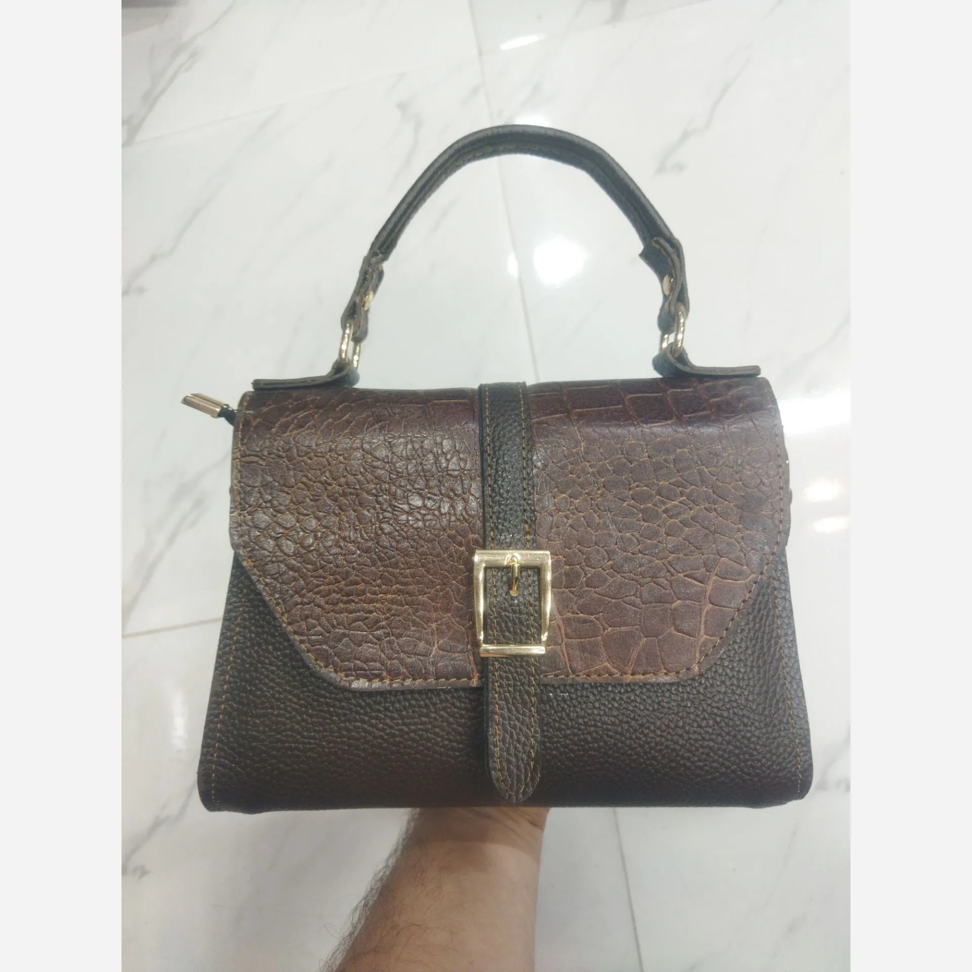 کیف دستی دوشی تمام چرم گاوی (پروا) در رنگ بندی