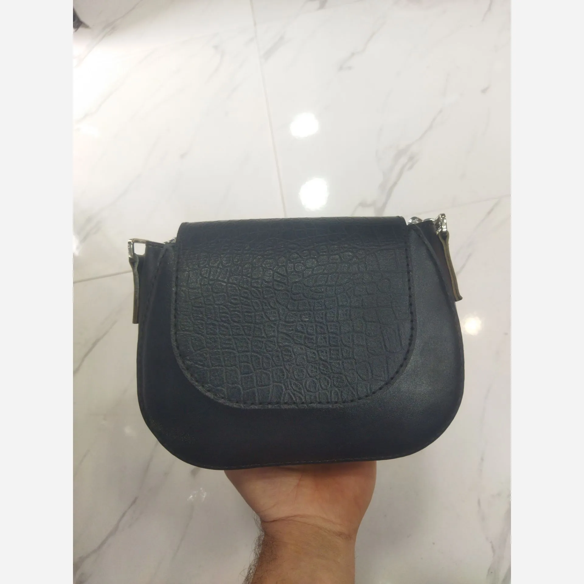 کیف دوشی تمام چرم گاوی (k111)