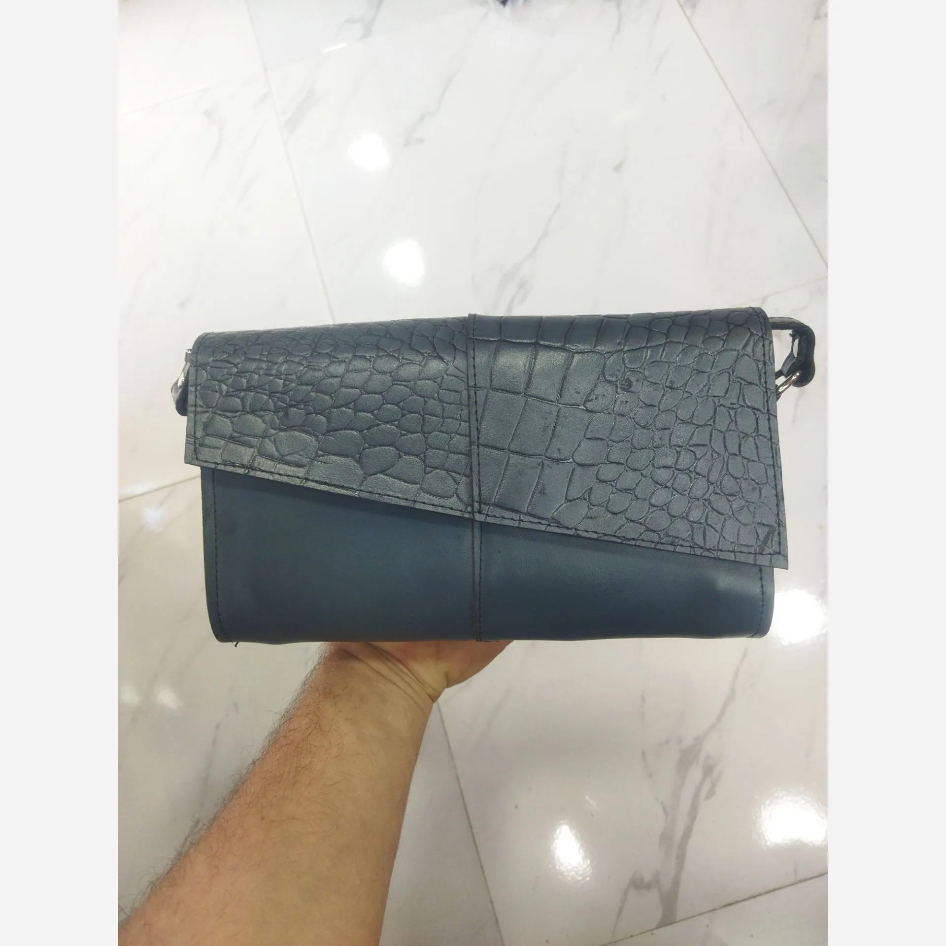 کیف دستی دوشی تمام چرم گاوی(فریبا1)در رنگ بندی