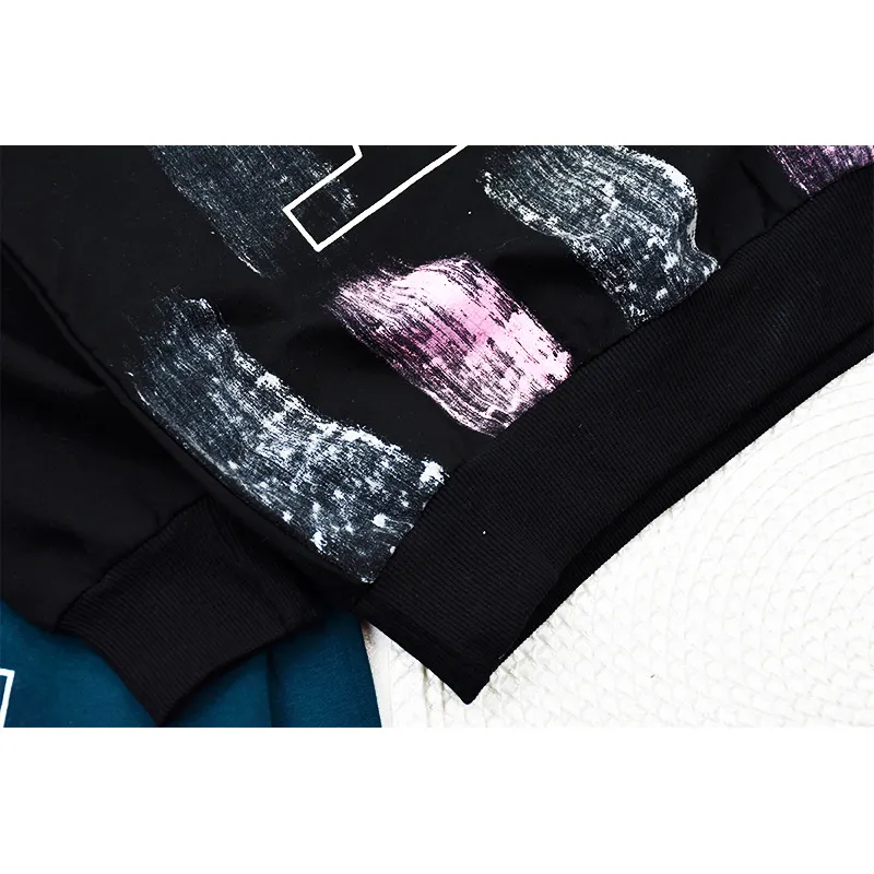بلوز پسرانه یقه گرد طرح LV جنس پنبه آستین رگلان