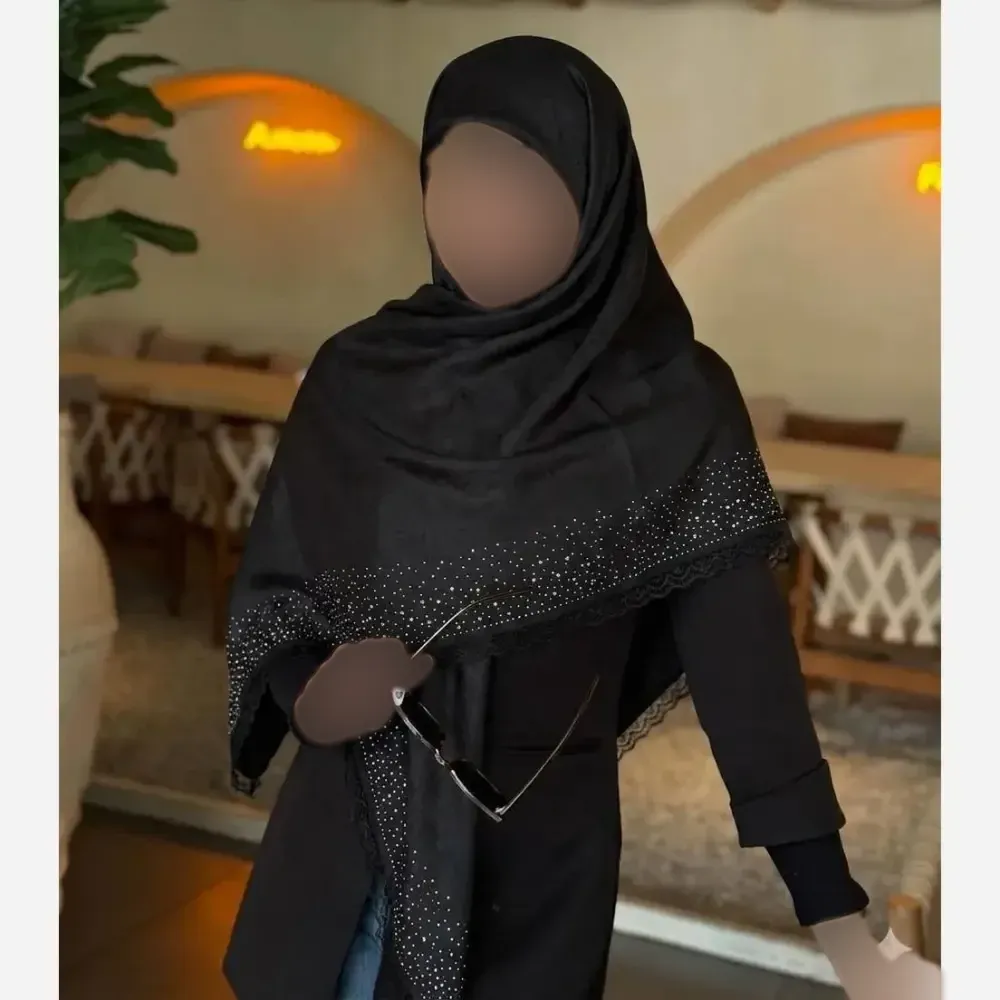 روسری کوپرا مشکی مجلسی حاشیه نگین و دور دانتل