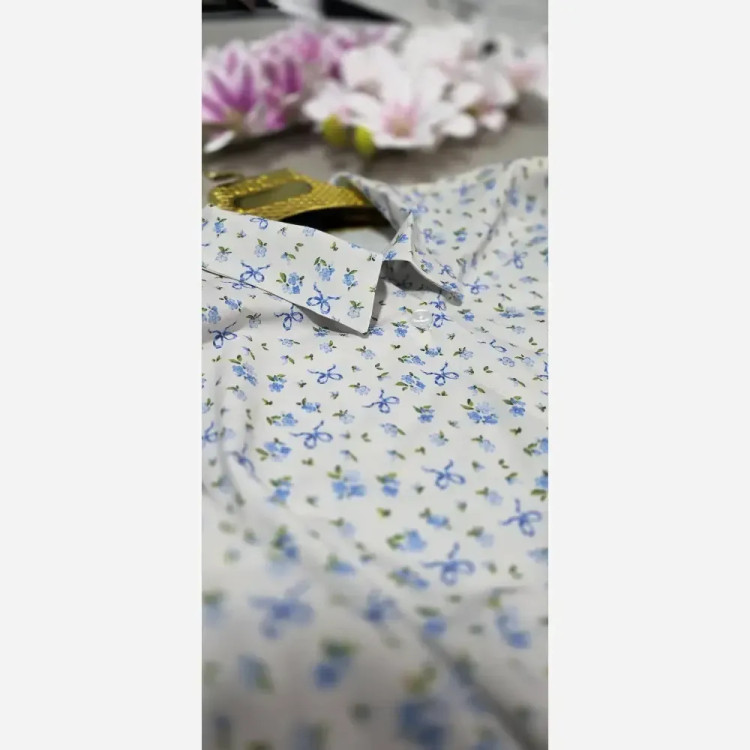 شومیز زنانه طرح گل آبی جنس بوگاتی فری سایز مناسب تا 46