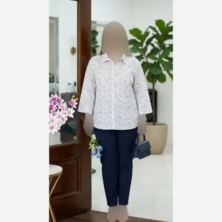 شومیز زنانه طرح گل آبی جنس بوگاتی فری سایز مناسب تا 46