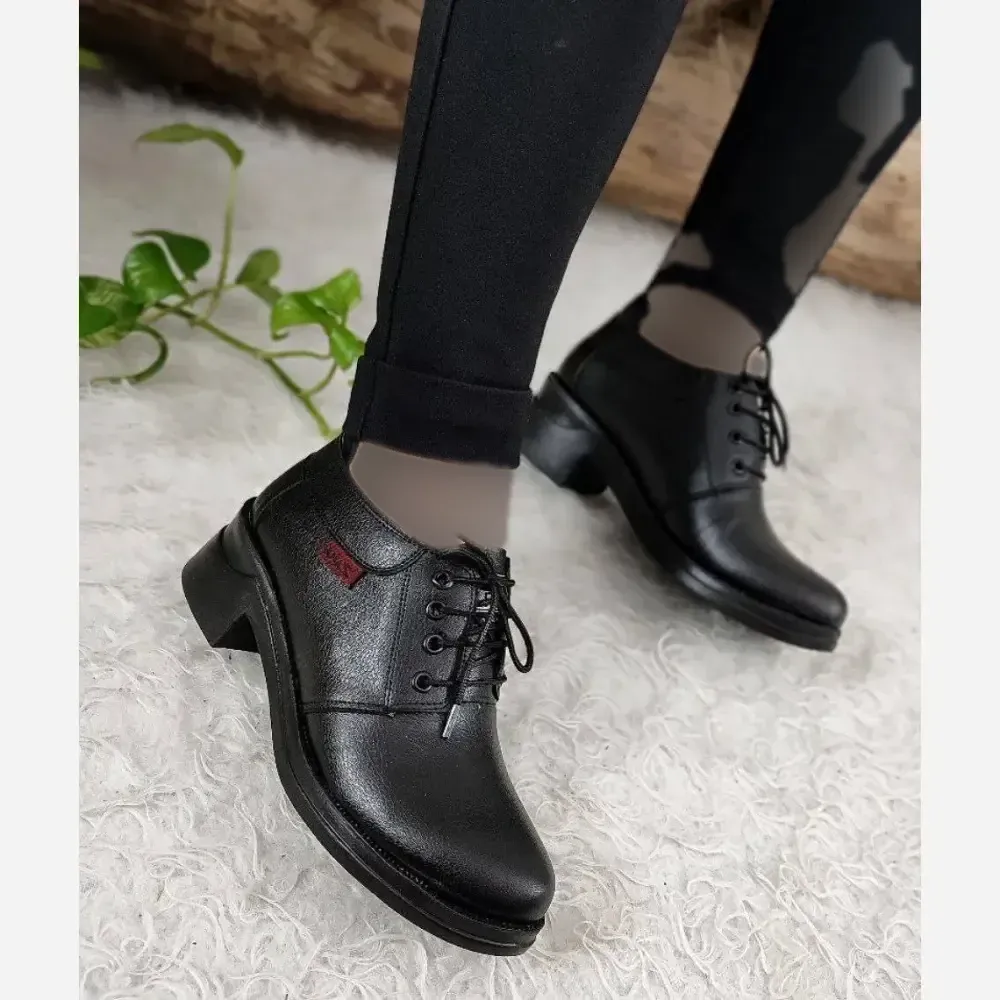 کفش طبی زنانه مدل لبخند رویه چرم صنعتی زیره PU رنگ مشکی