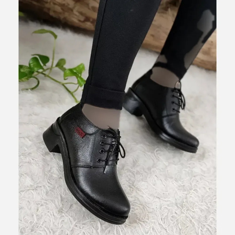 کفش طبی زنانه مدل لبخند رویه چرم صنعتی زیره PU رنگ مشکی