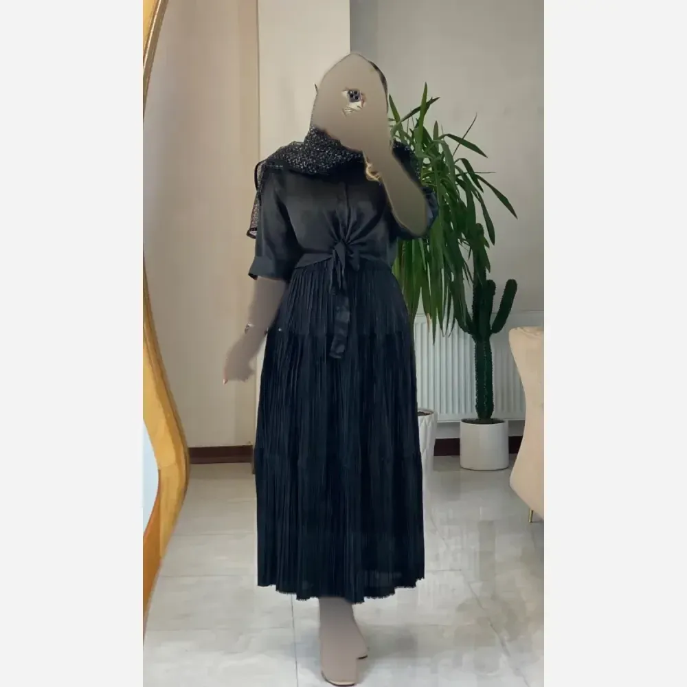 ست شومیز و دامن طبقه ای زنانه جنس ساتن ژولیا رنگ مشکی سایز فری 38 تا 48