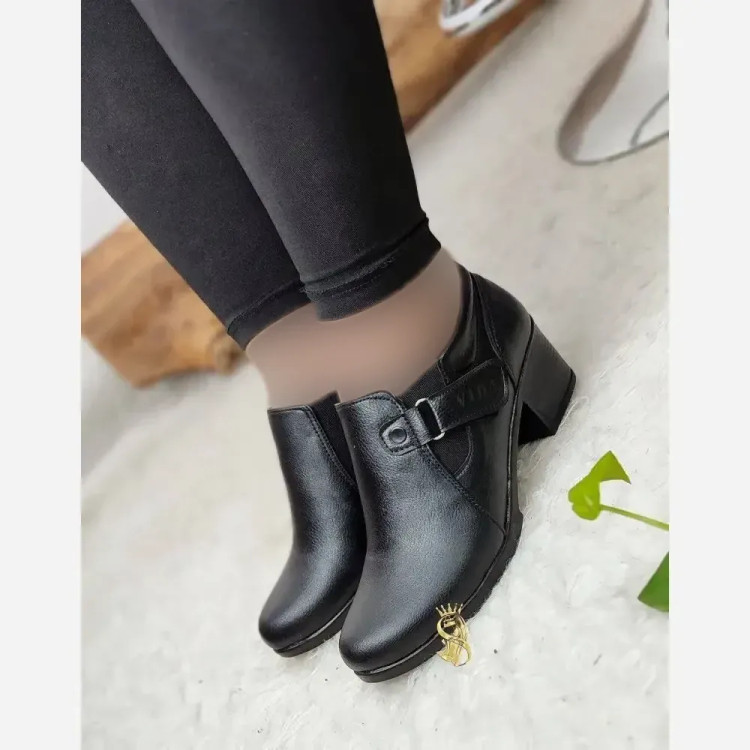 کفش طبی زنانه مدل وارش رویه چرم صنعتی زیره PU پاشنه 5 سانت رنگ مشکی