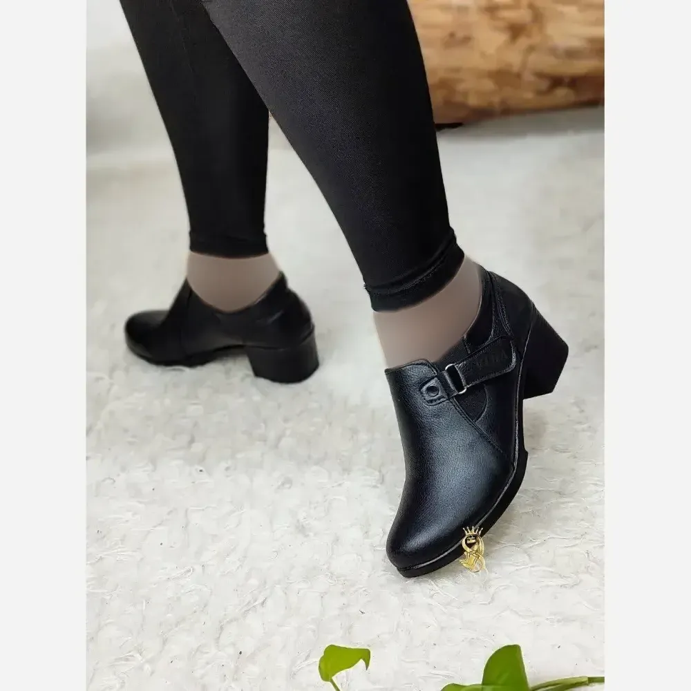کفش طبی زنانه مدل وارش رویه چرم صنعتی زیره PU پاشنه 5 سانت رنگ مشکی