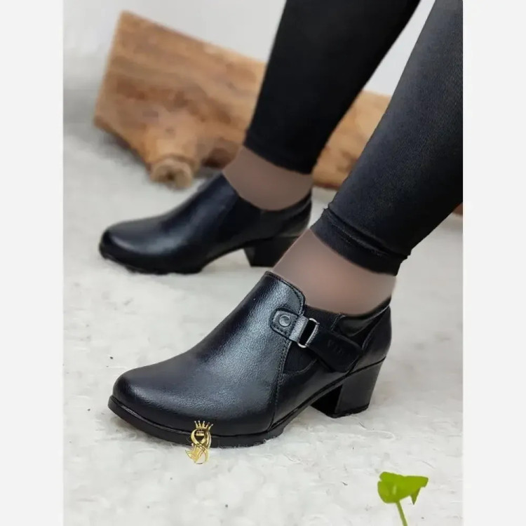 کفش طبی زنانه مدل وارش رویه چرم صنعتی زیره PU پاشنه 5 سانت رنگ مشکی