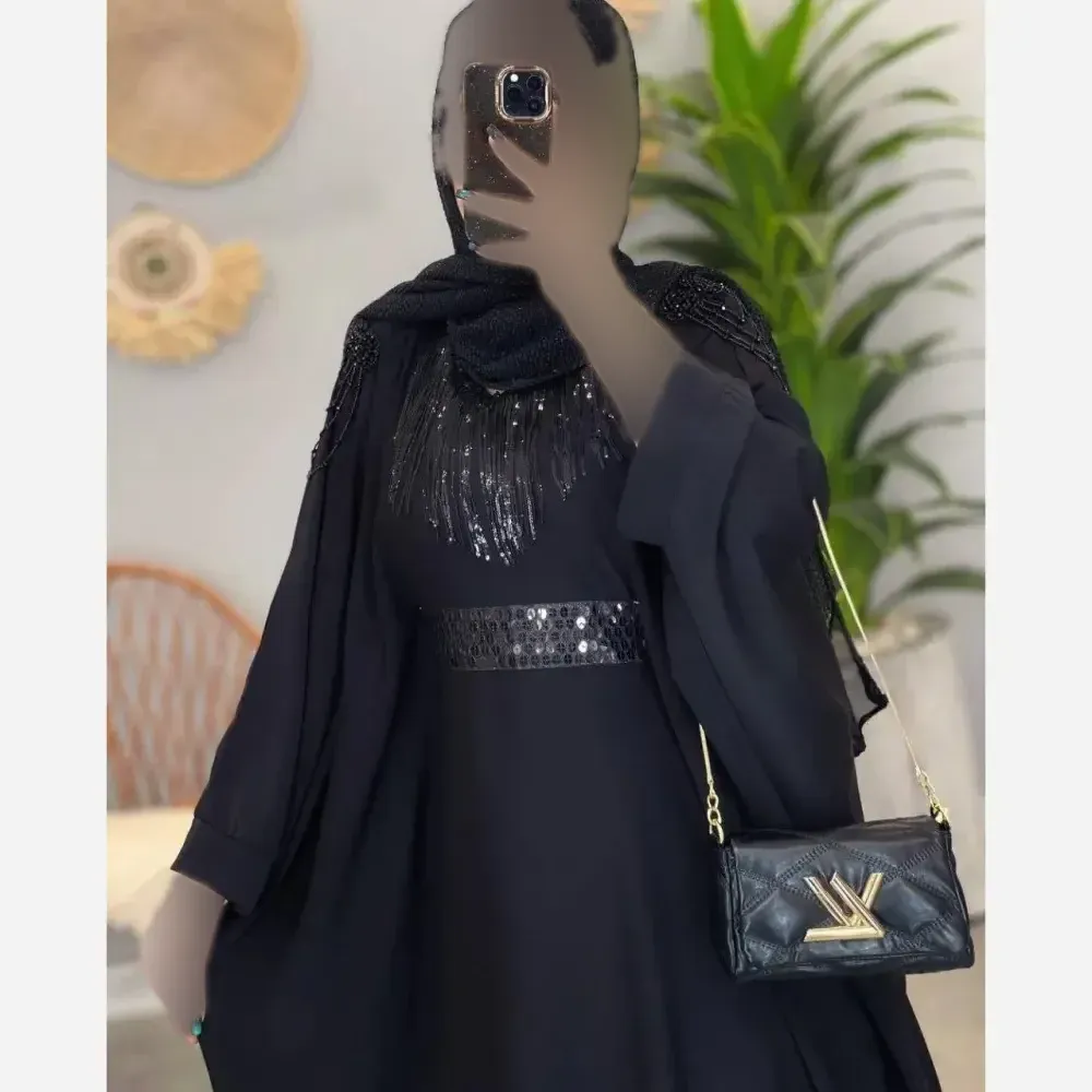 عبای مجلسی زنانه مدل ریسه پولکی با سردوشی جواهردوزی جنس کرپ الیزه فری سایز