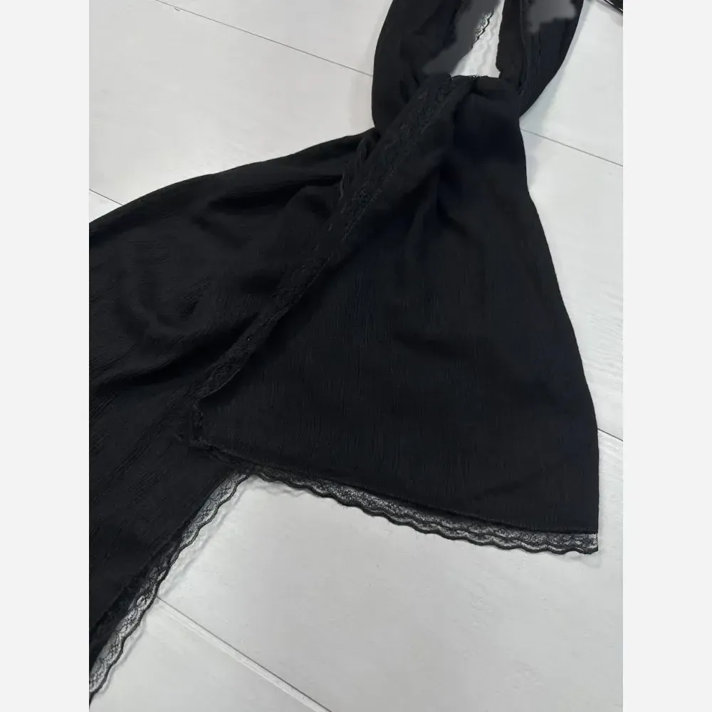 شال پلیسه لبه توری مشکی مجلسی ابعاد 60 در 180 سانتیمتر