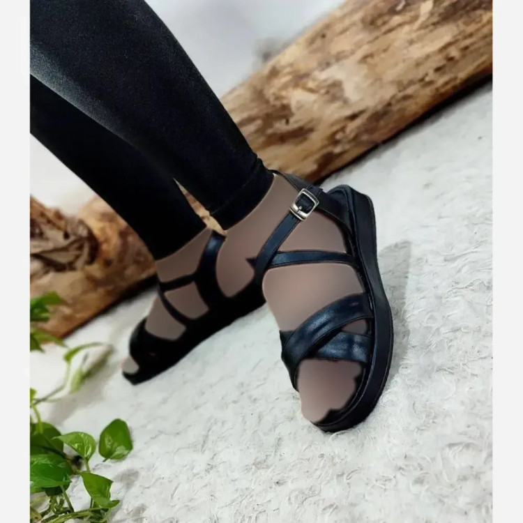 صندل طبی زنانه مدل ایکس رویه چرم صنعتی رنگ مشکی لژ سه سانت