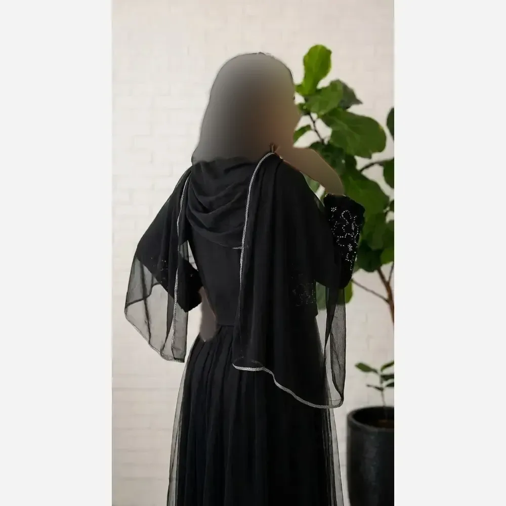 ست سه تیکه زنانه مجلسی شامل کت جواهر دوزی، دامن تور و شال رنگ مشکی سایز فری 36 تا 46