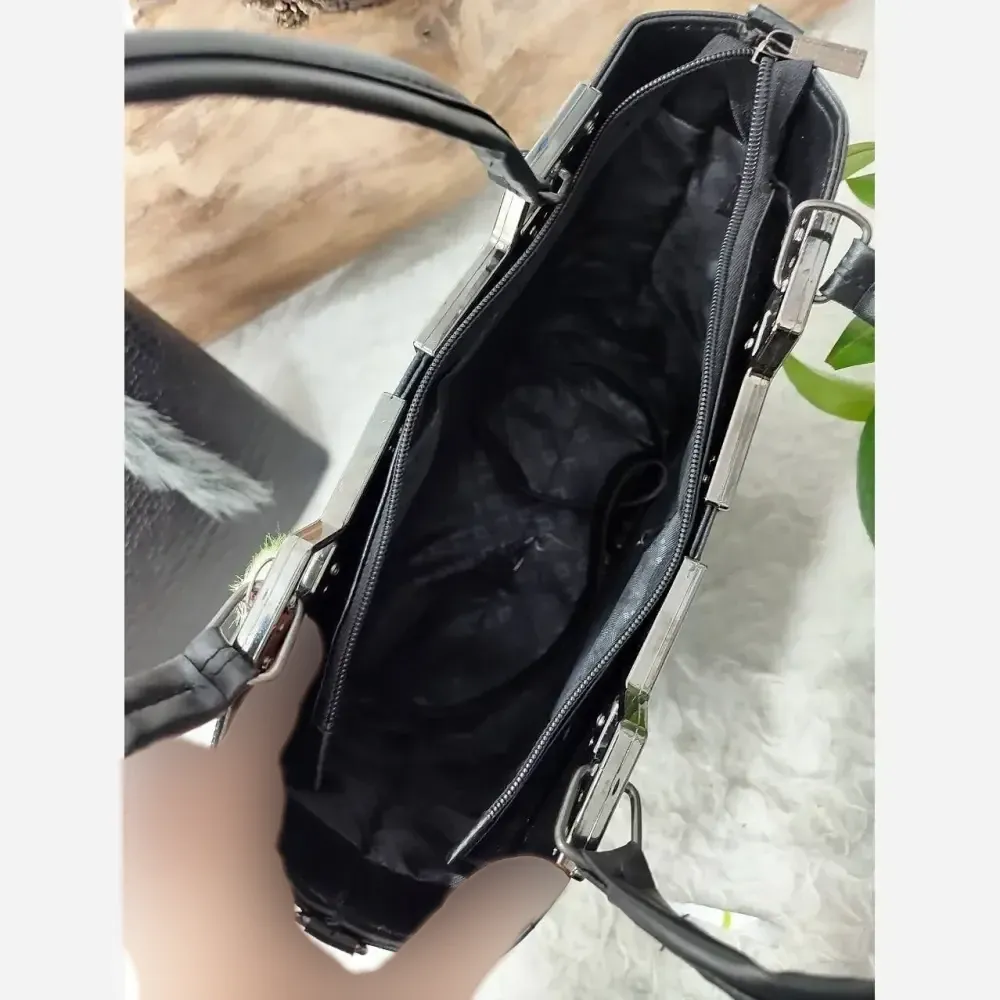 کیف دستی و دوشی زنانه مدل مانا جنس چرم صنعتی درجه یک ابعاد 25 در 27