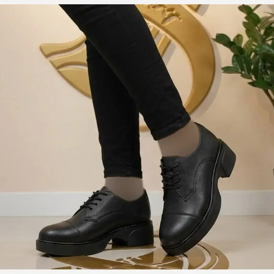 کفش طبی زنانه مدل المیرا کلاسیک رویه چرم صنعتی رنگ مشکی