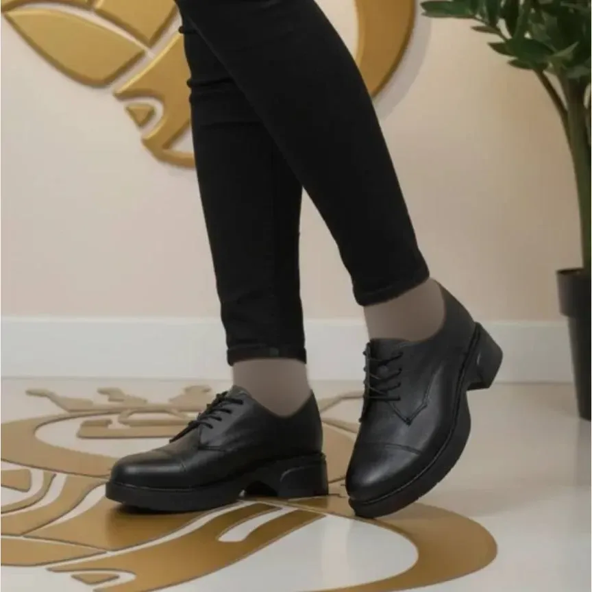 کفش طبی زنانه مدل المیرا کلاسیک رویه چرم صنعتی رنگ مشکی