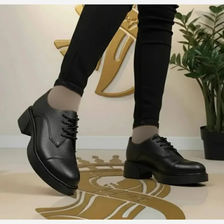 کفش طبی زنانه مدل المیرا کلاسیک رویه چرم صنعتی رنگ مشکی