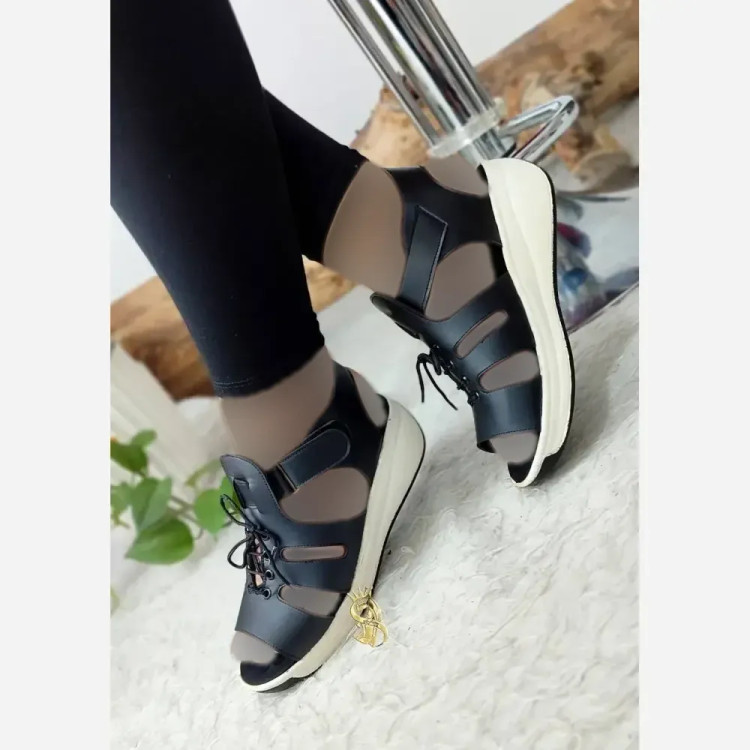 صندل طبی زنانه مدل ارمیتا چرم صنعتی رنگ مشکی سفید سایز 37