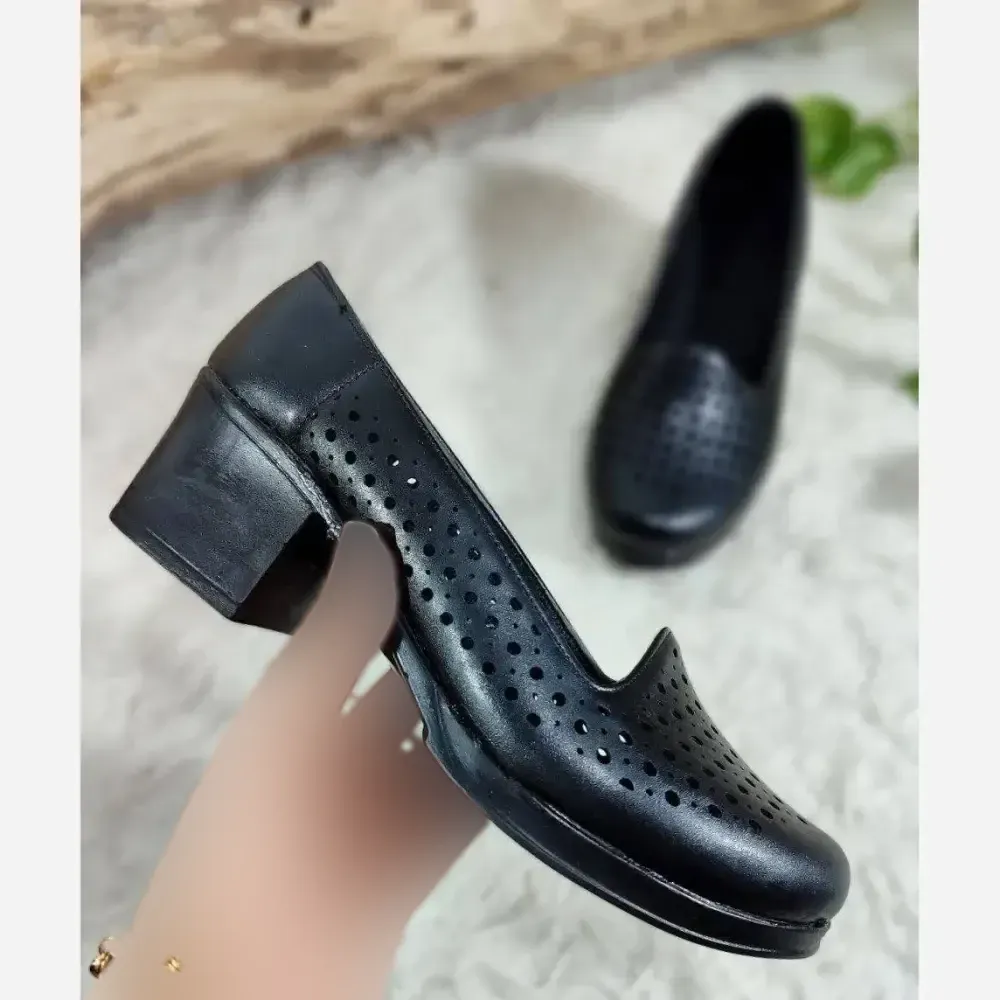 کفش طبی زنانه چرم صنعتی مشکی مدل هیلدا پیک پاشنه 5 سانت سایز 36 تا 41